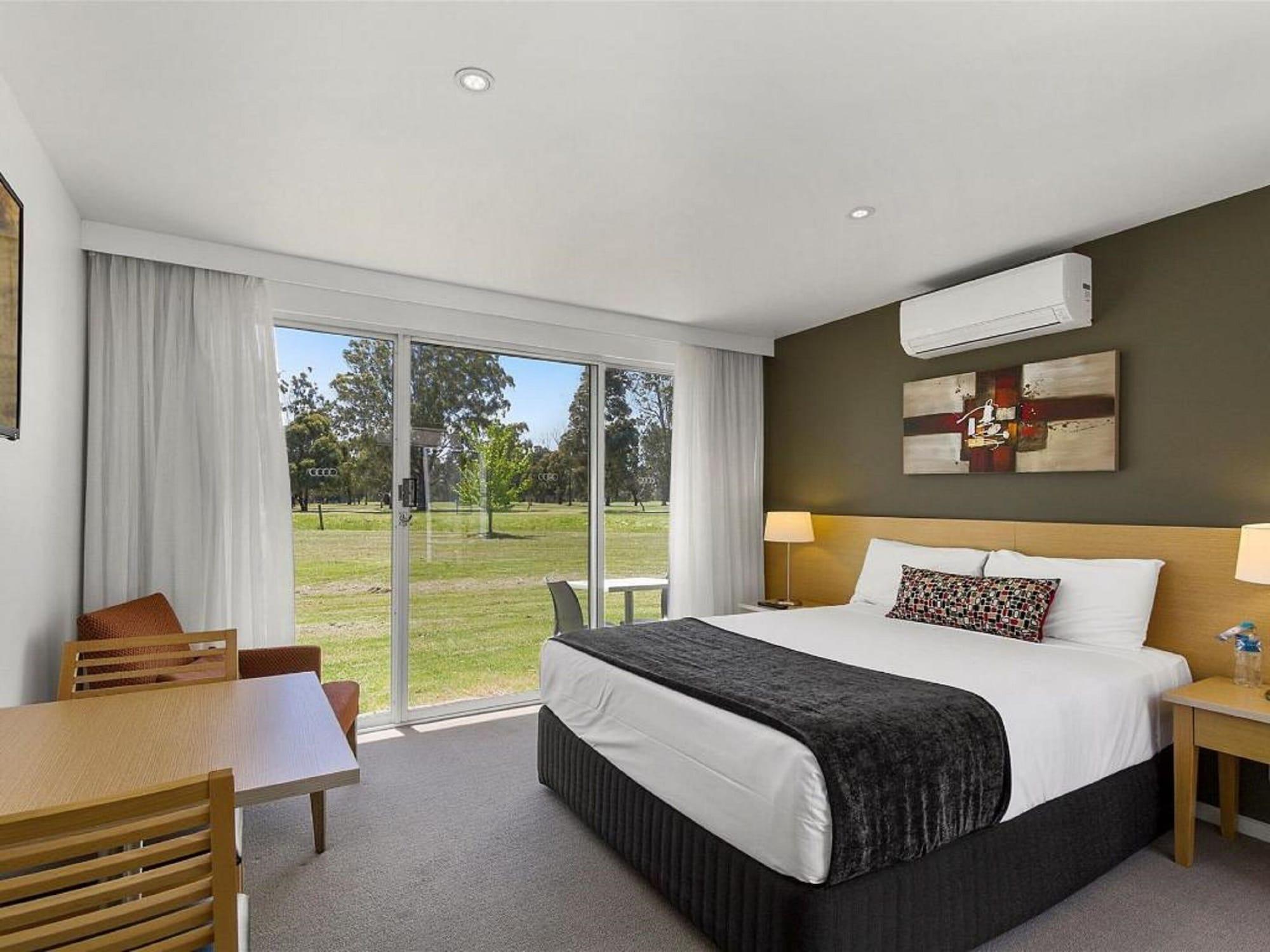 Quality Inn & Suites Traralgon Bagian luar foto