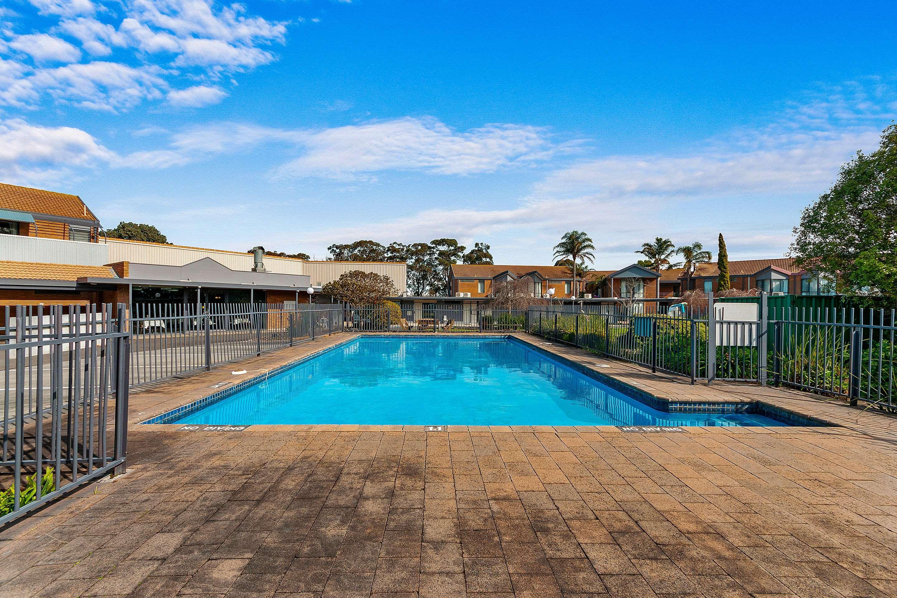 Quality Inn & Suites Traralgon Bagian luar foto